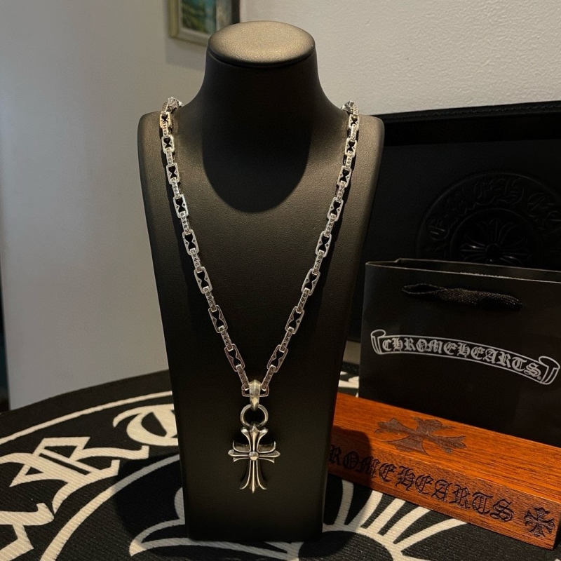 Ch*0me He**ts necklaces